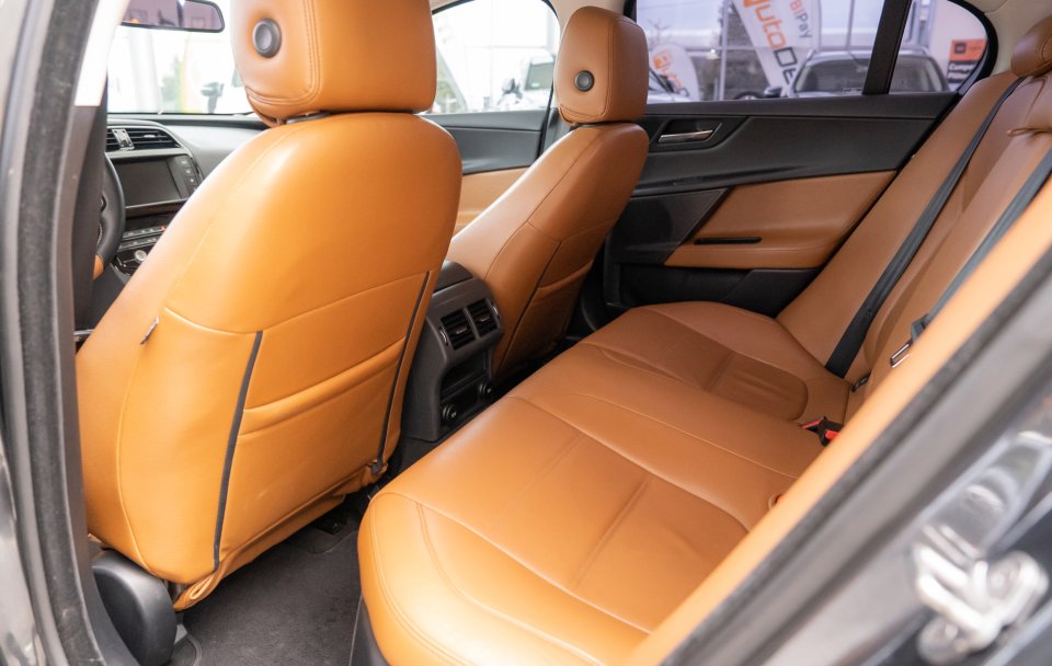 Jaguar XE 2.0d Automat