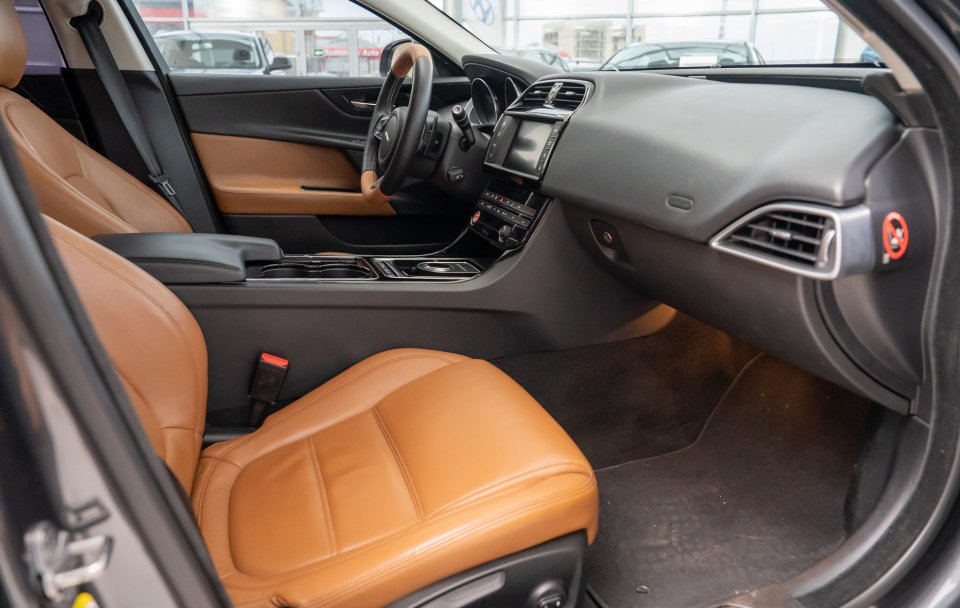 Jaguar XE 2.0d Automat