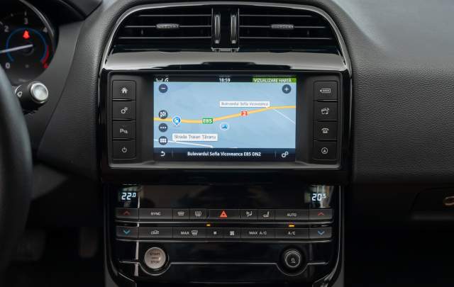 Jaguar XE 2.0d Automat