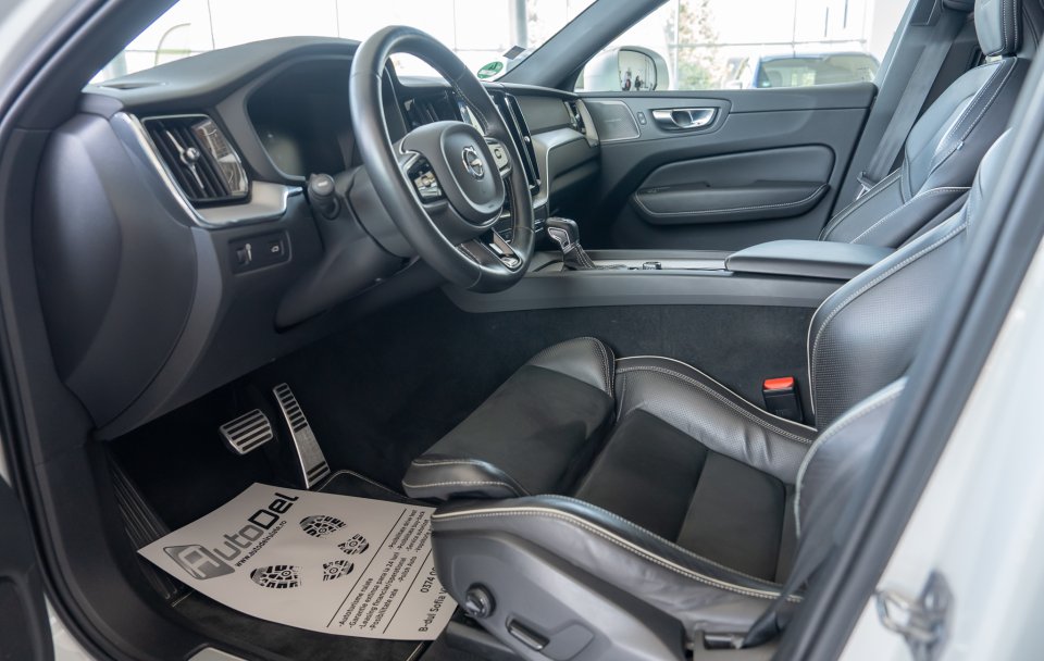 Volvo XC60 2.0 D5 AWD R-Design
