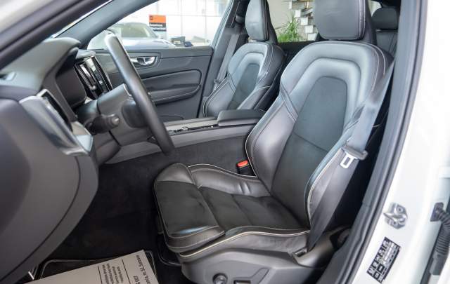 Volvo XC60 2.0 D5 AWD R-Design