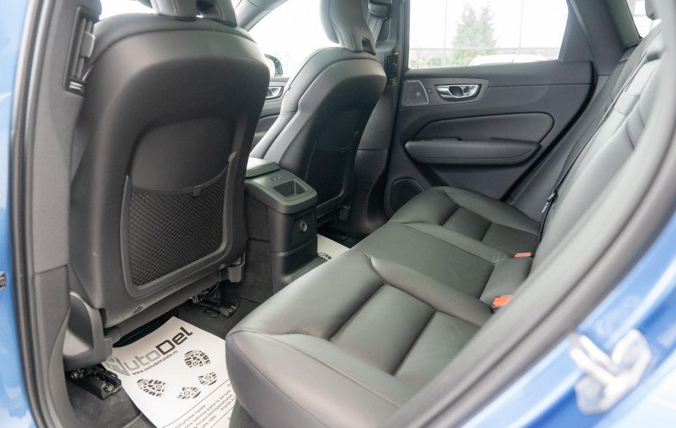 Volvo XC60 2.0 Plug-in Hybrid 390cp 4x4 R-Design